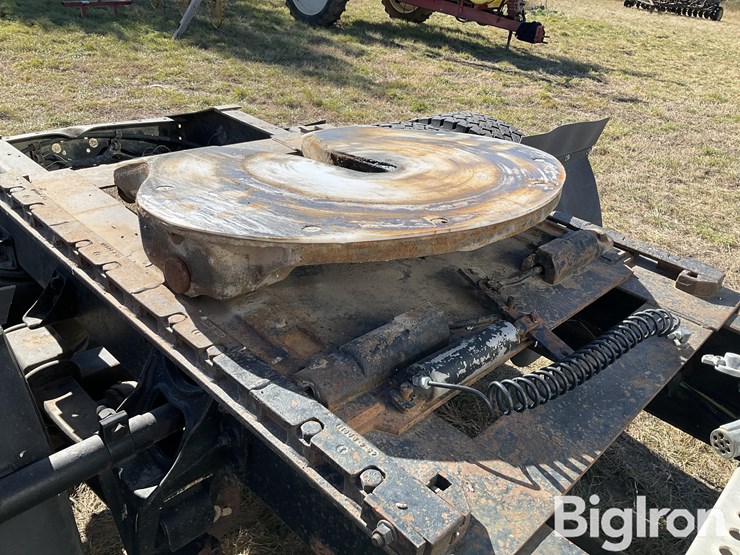 1996-international-8100-image-16