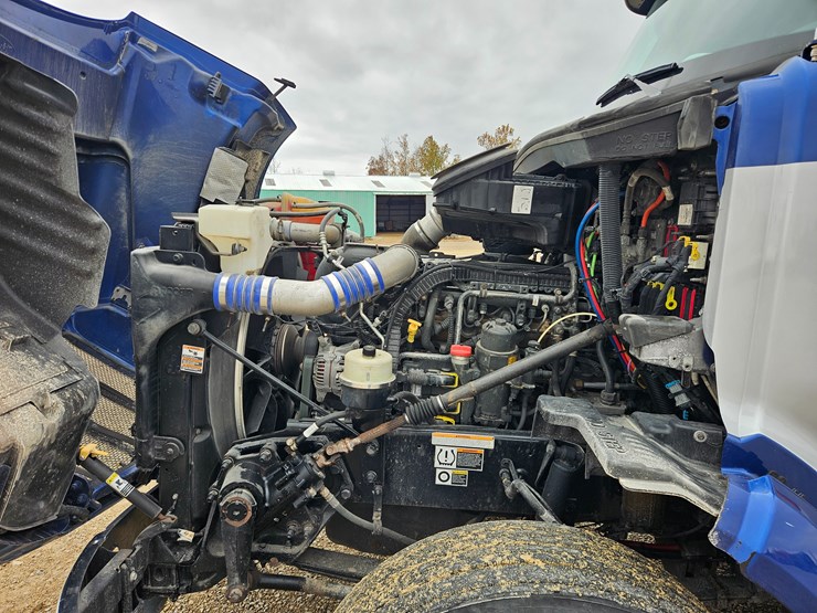 peterbilt-579-image-31