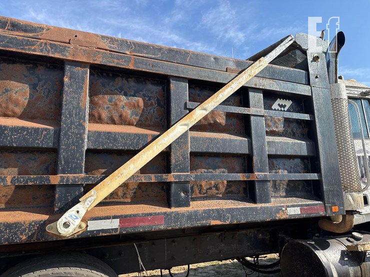 mack-t/a-dump-truck-image-17