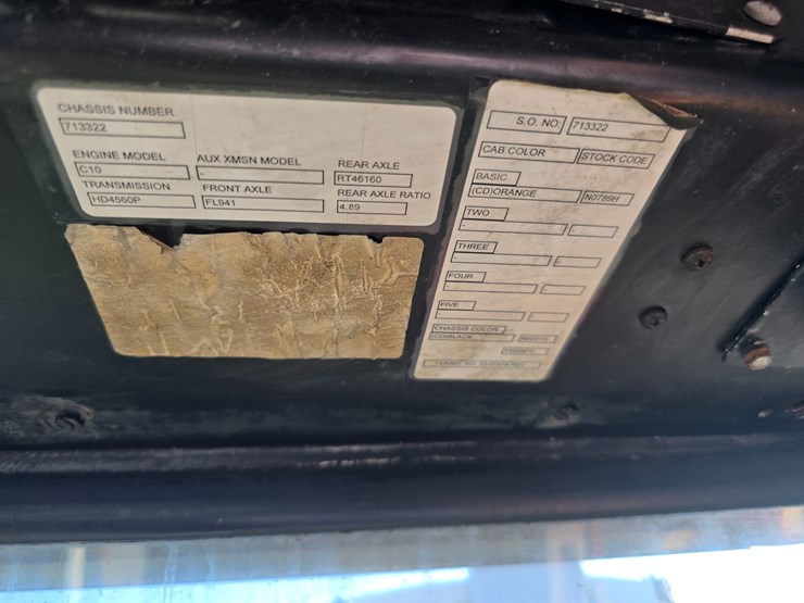 2001-peterbilt-320-image-37