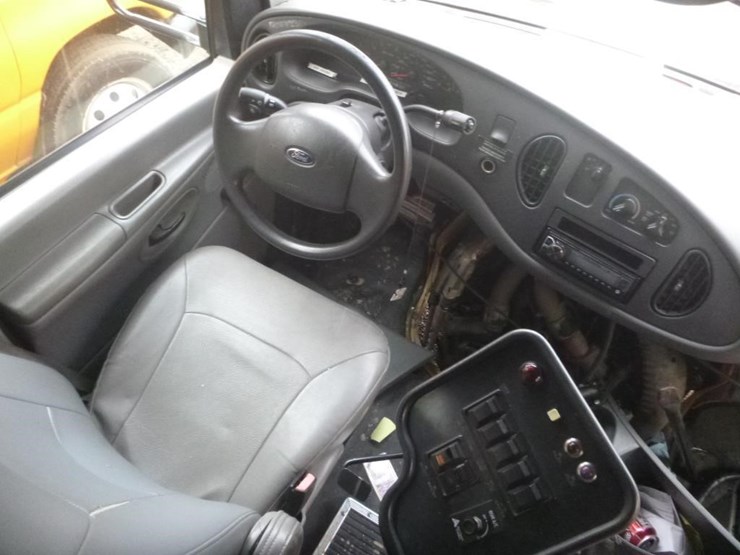 2004-ford-e450-image-13