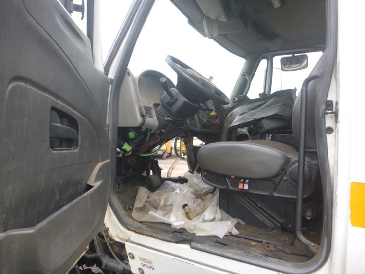 international-7600-image-8