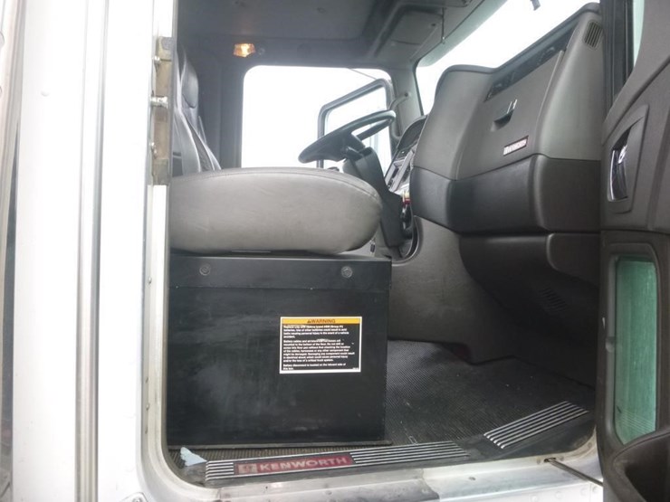 2012-kenworth-t800-image-13