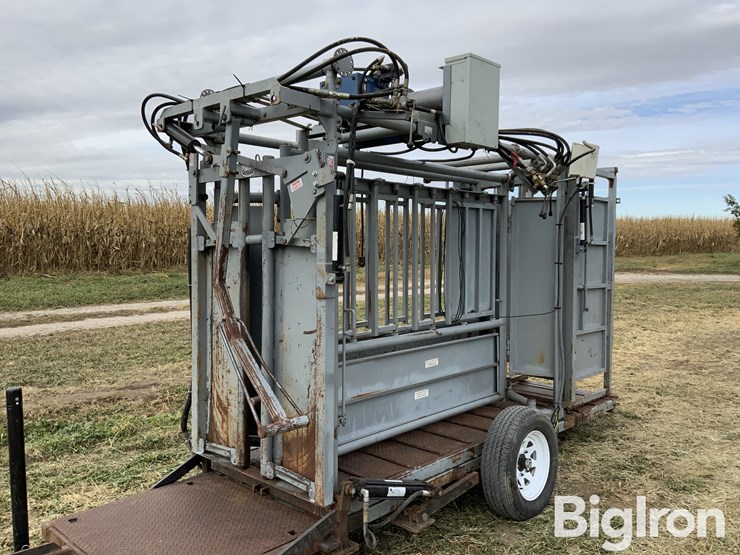 pearson-portable-hydraulic-squeeze-chute-image-13