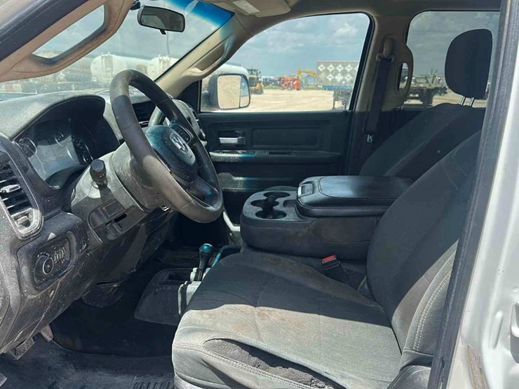 2019-dodge-ram-3500-image-7