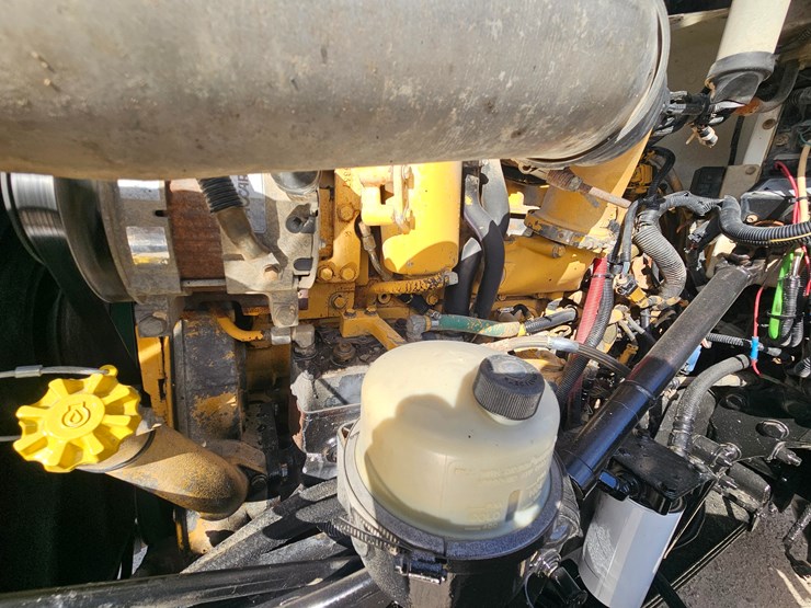 2009-peterbilt-365-image-50