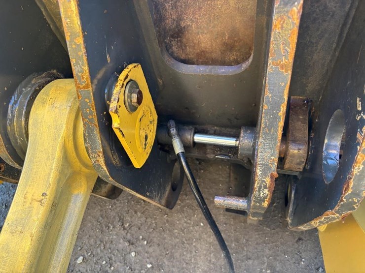 2014-komatsu-wa380-7-image-12