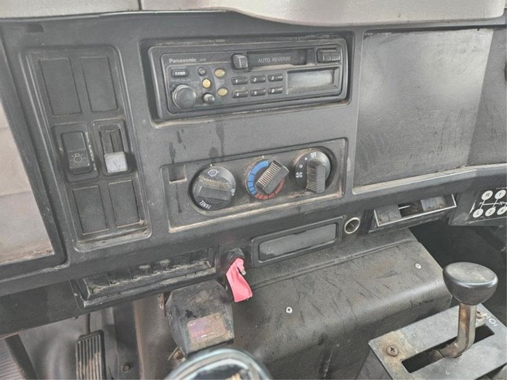 international-4900-image-36