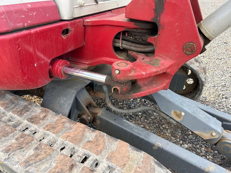 2020-takeuchi-tb235-2-image-12