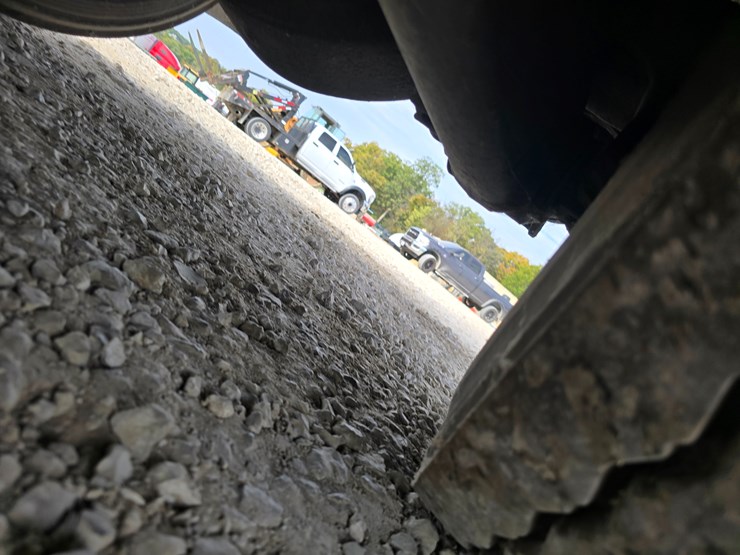 2005-peterbilt-320-image-81