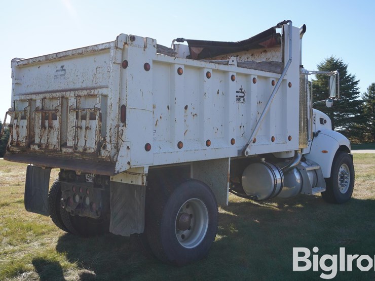 peterbilt-335-image-5