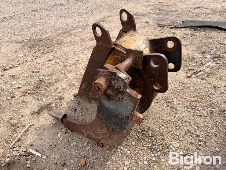 14"-backhoe-bucket-&-frost-ripper-image-4