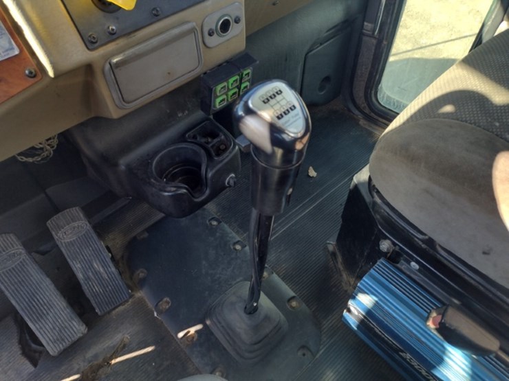 peterbilt-335-image-10