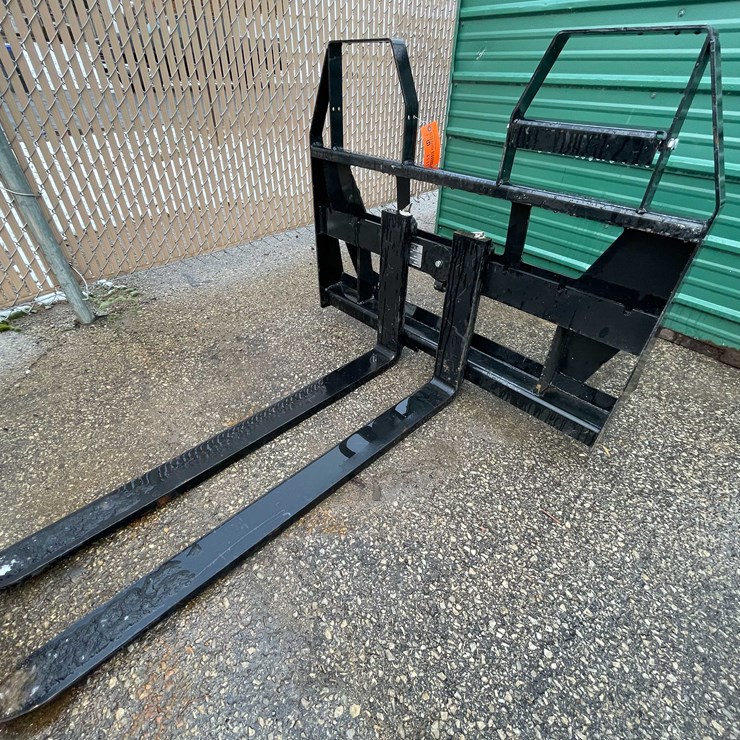 #6111 • 48" Skid Loader Forks (O12)