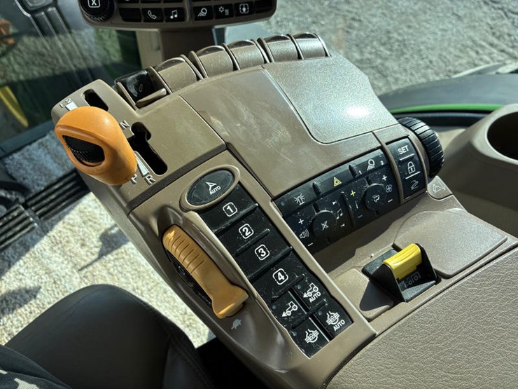 john-deere-8320r-image-78