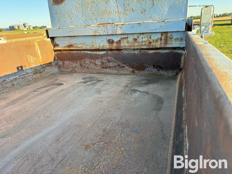 international-4700-image-16