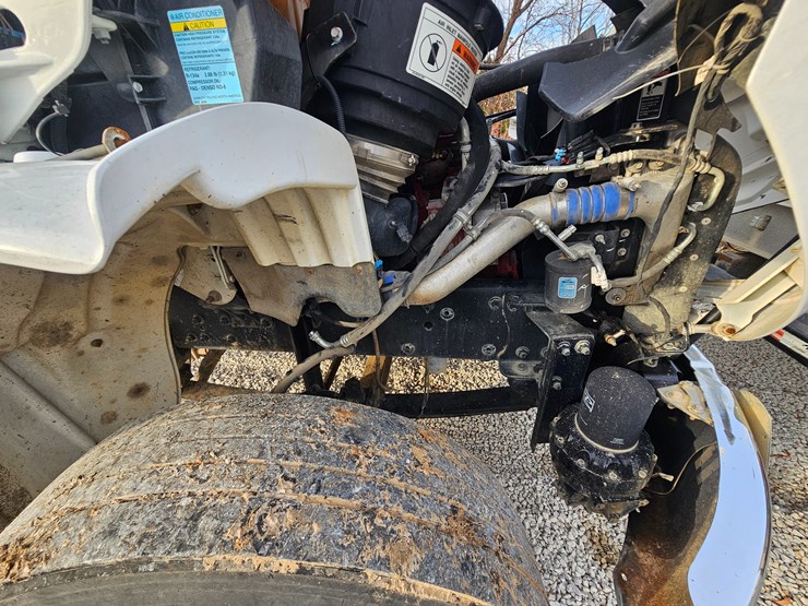 2019-freightliner-m2-106-image-25