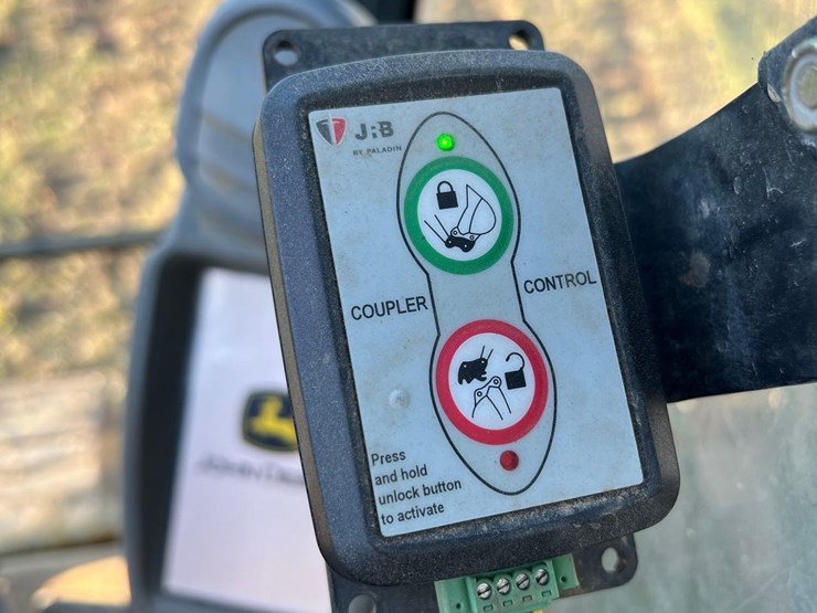 deere-245g-lc-image-29