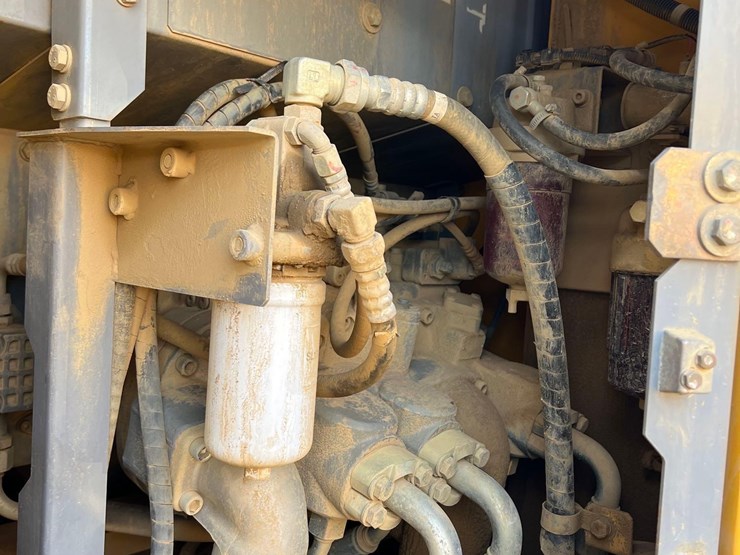 deere-245g-lc-image-17