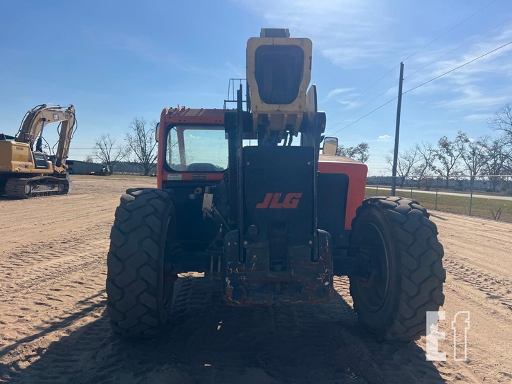 2018-jlg-742-image-3