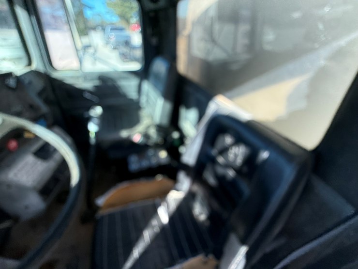 mack-r686st-image-103