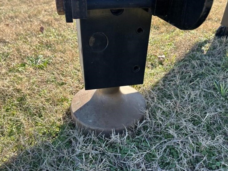 future-ft-ad680-skid-steer-hyd-pile-driver-image-3