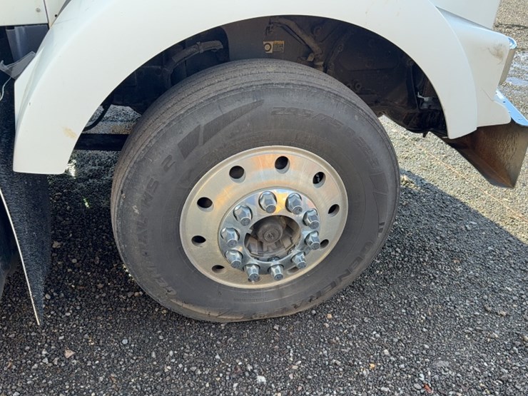 2013-kenworth-t800-image-4