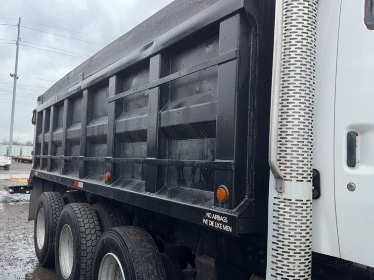 caterpillar-10-image-8