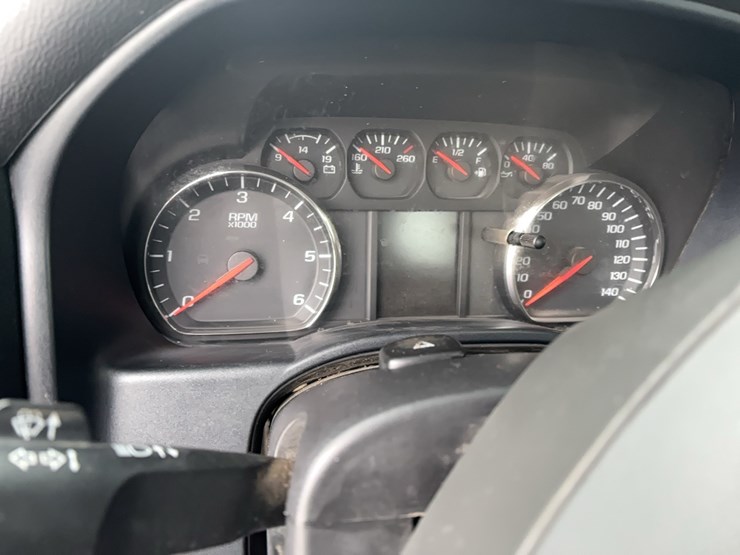 2016-chevrolet-2500hd-image-17