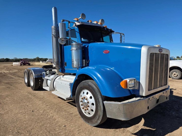 2013-peterbilt-367-image-3