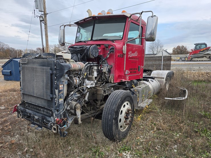 2012-peterbilt-384-image-1