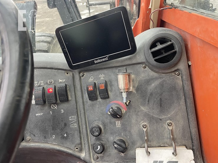 2011-jlg-g10-55a-image-7