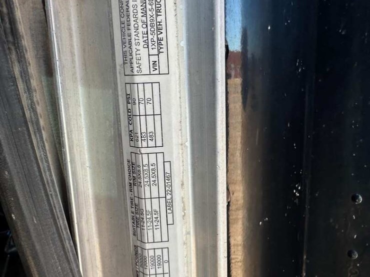 2006-peterbilt-379-image-11