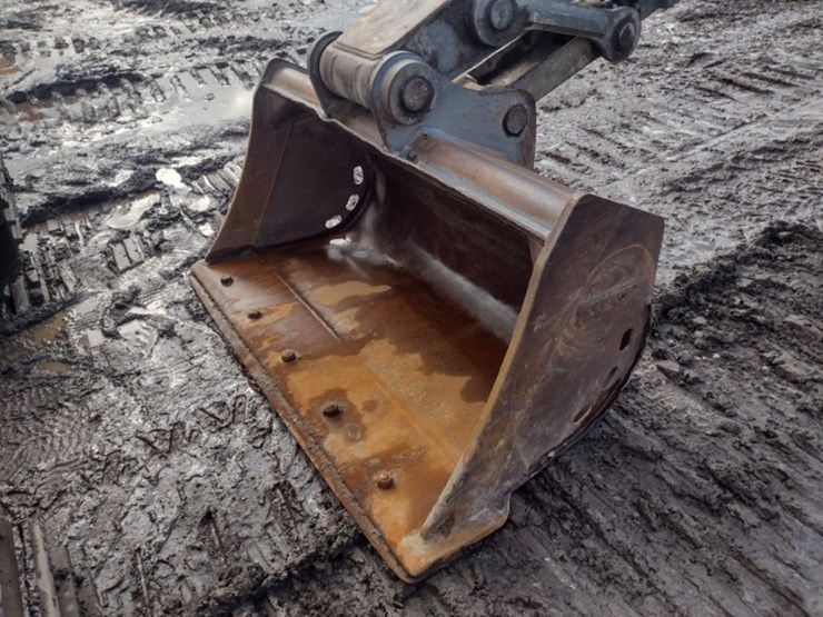 volvo-ec220e-lr-image-18