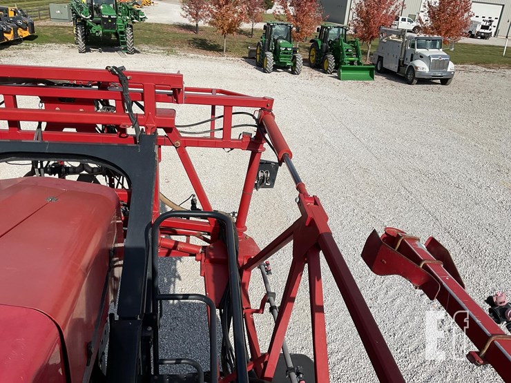 case-ih-patriot-3330-image-46