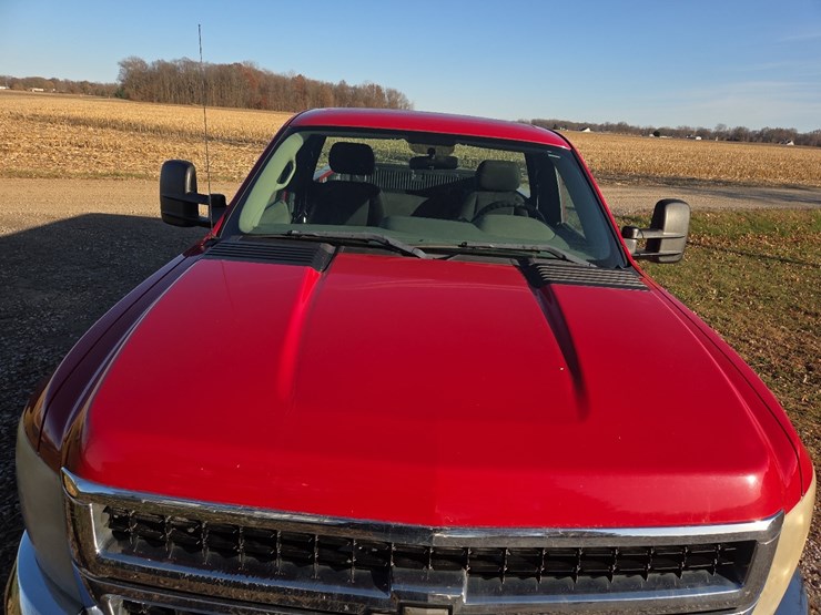 2010-chevrolet-2500hd-image-4