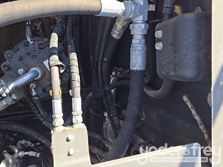 2021-case-cx210-lc-image-84