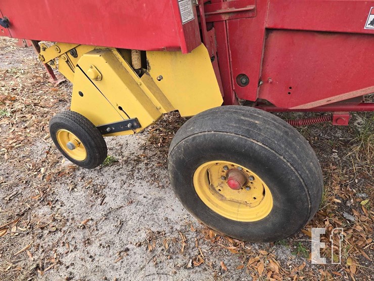 new-holland-648-image-9