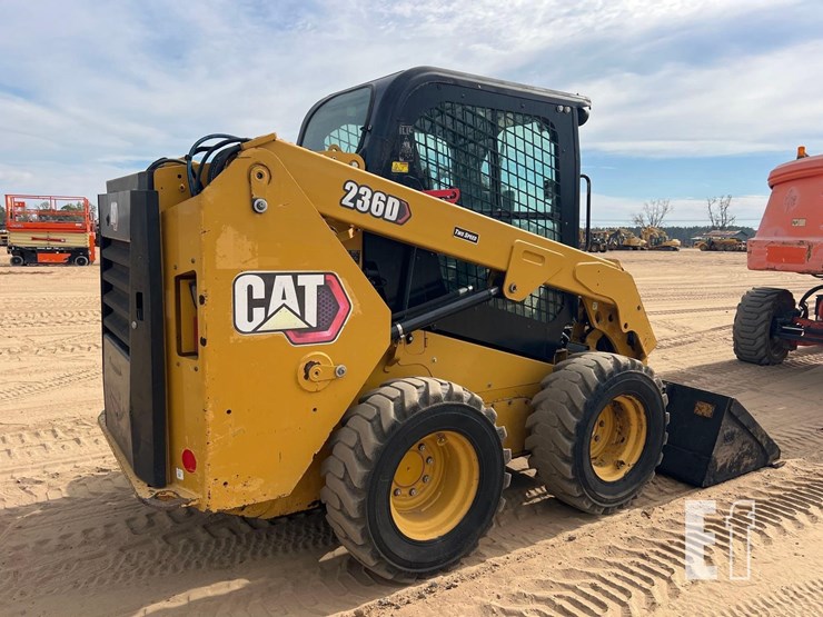 2016-caterpillar-236d-image-4