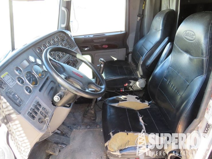 2016-peterbilt-389-image-10