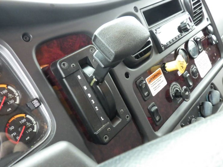 freightliner-m2-106-image-13