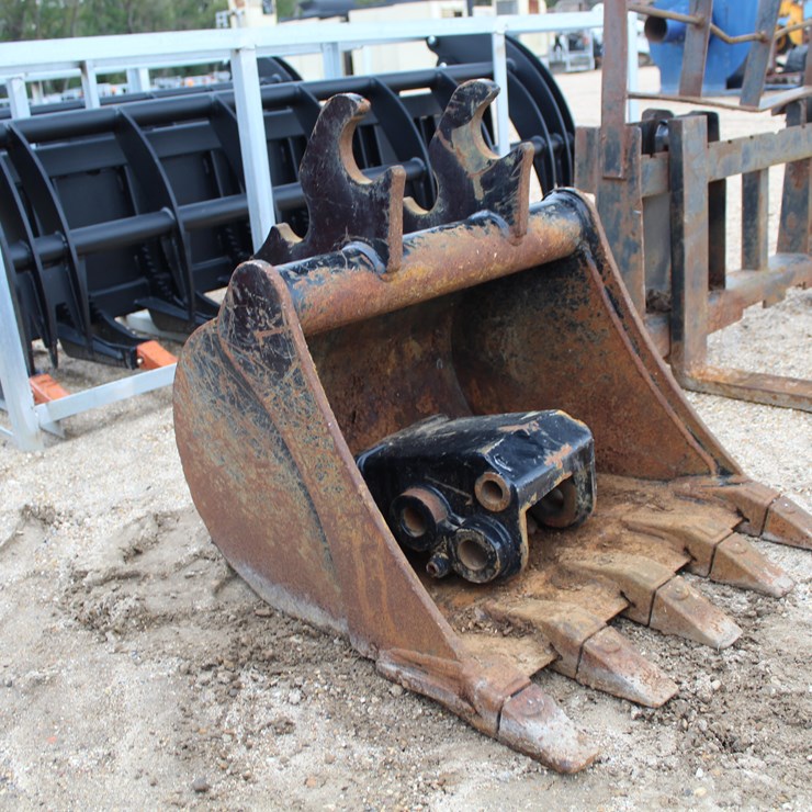 #02572 • KUBOTA K7875A BUCKET