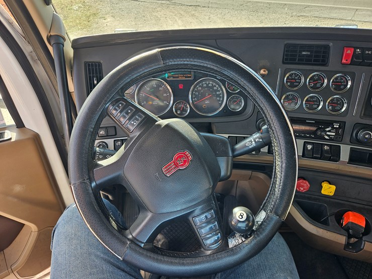2021-kenworth-t680-image-47