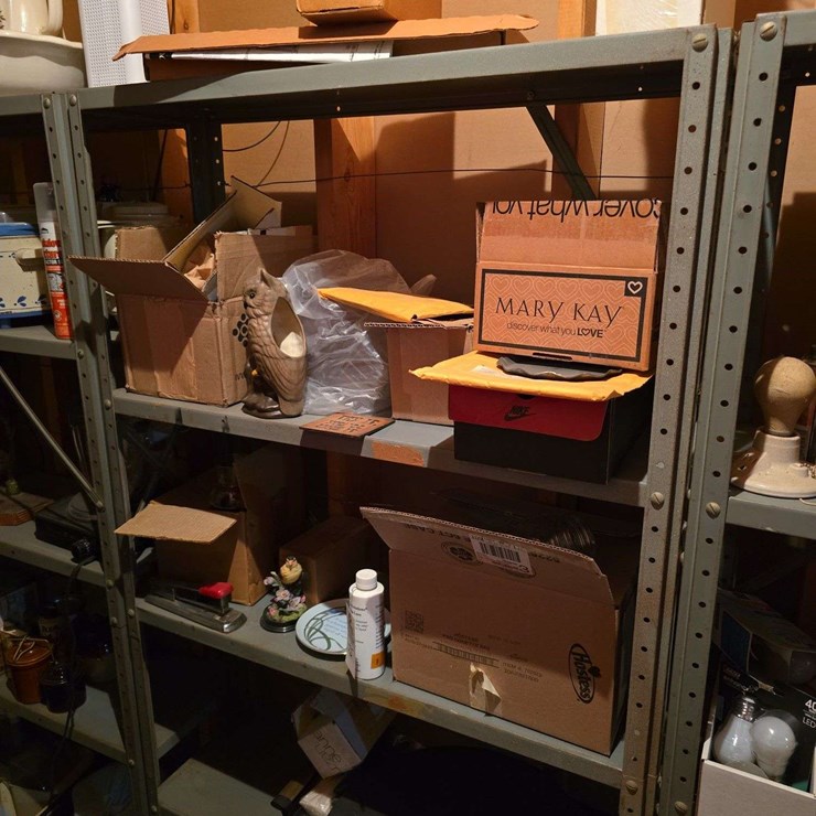 Heater, décor, figurines, misc., shelf not included