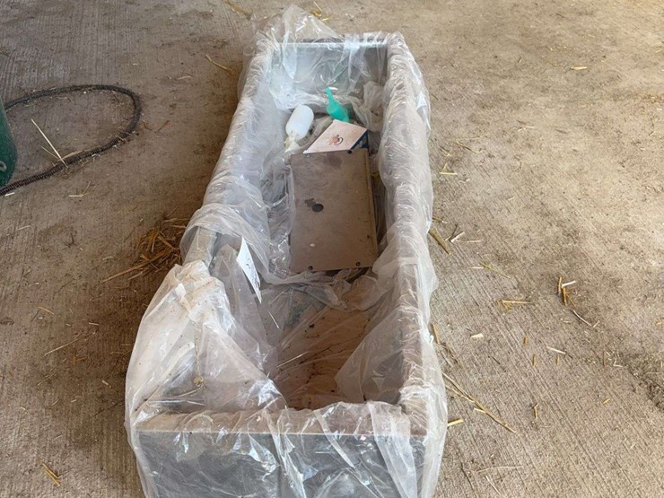 3ft-stainless-animal-water-trough,-like-new-image-2