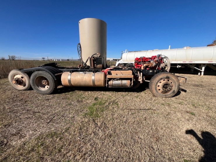 2011-peterbilt-367-image-4