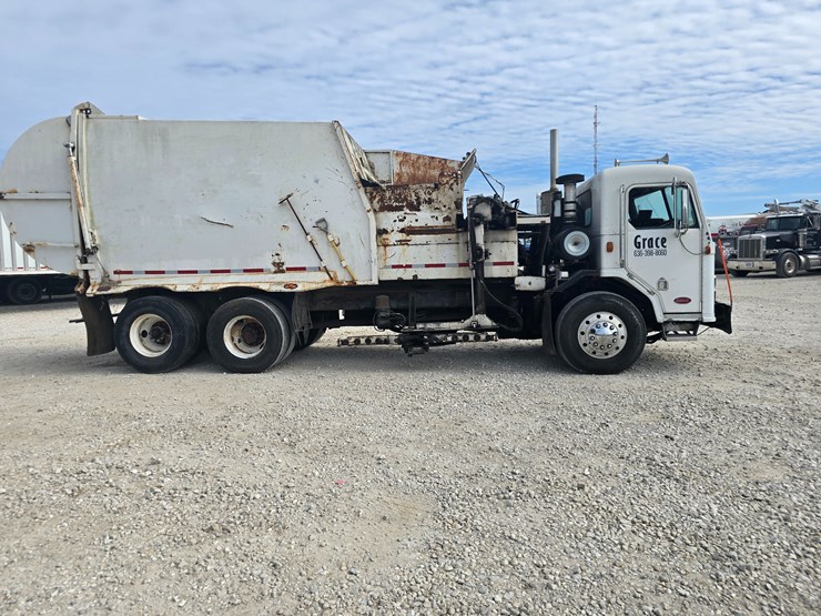 2003-peterbilt-320-image-28