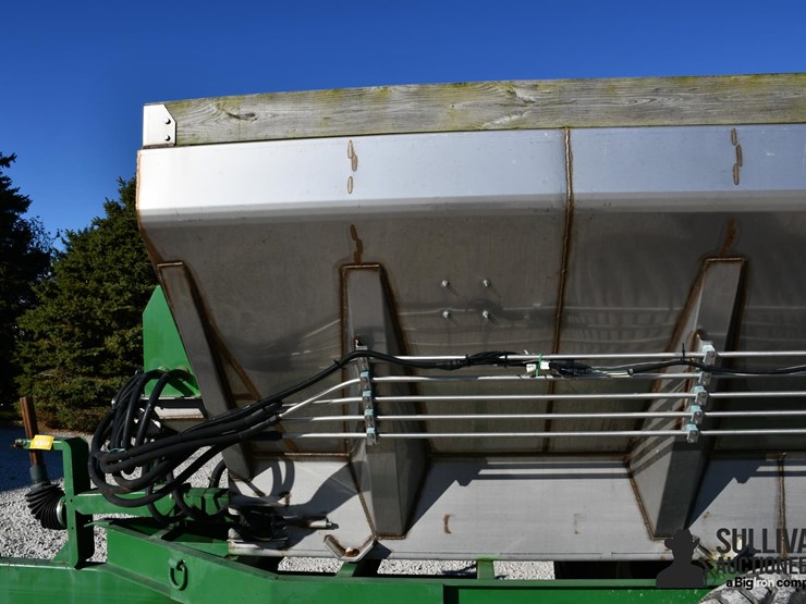 bbi-magnaspread-pull-type-spreader-image-14