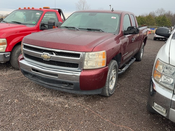 #3016-•-2009-chevrolet-silverado-pickup-truck-image-1