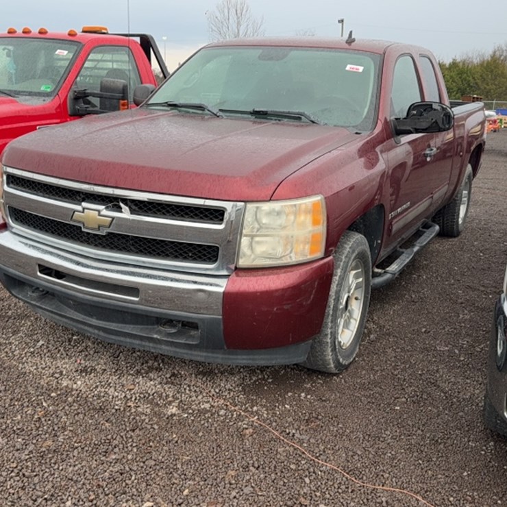 #3016 • 2009 CHEVROLET SILVERADO PICKUP TRUCK
